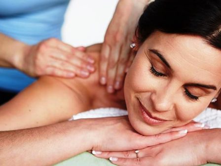 Không nên tác động lực quá mạnh khi massage toàn thân